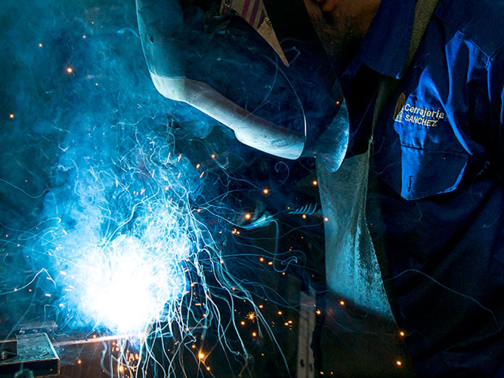 soldadura en herrajes para telecomunicaciones